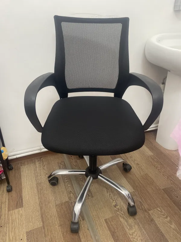 A’lo holatdagi ofis kreslosi