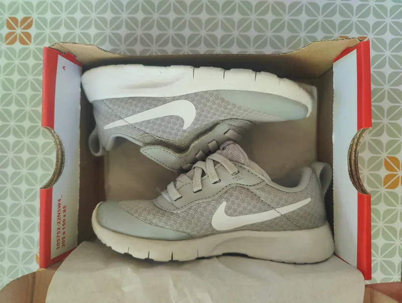 Детские кроссовки Nike, размер 10c