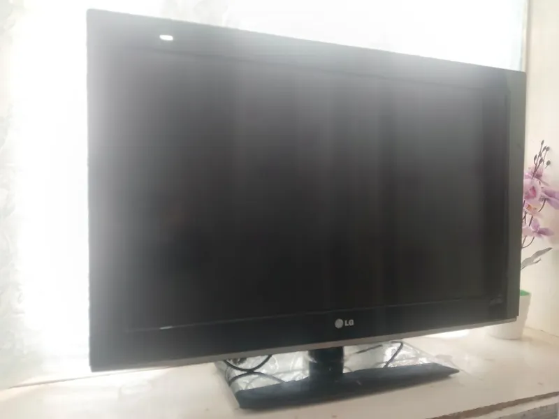 Телевизор LG плоский