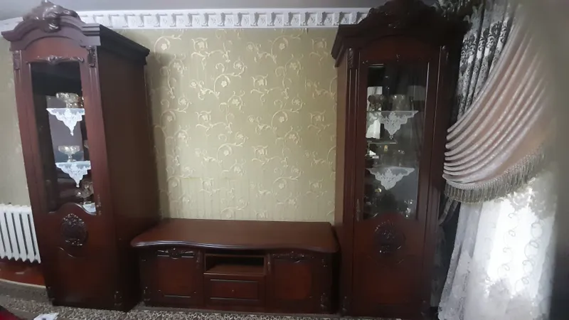 mebel sotiladi 2ta Pinal va 1ta pod tv