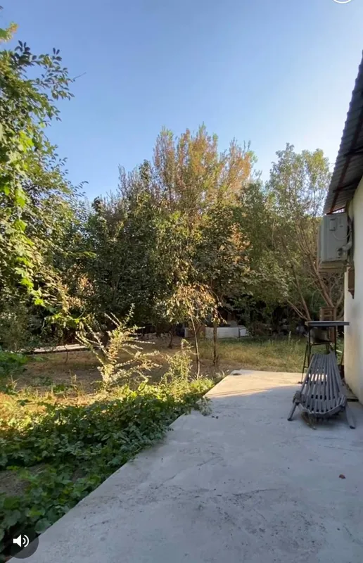 Terasalari, mebeli va bog‘i bor ikki qavatli kvartira sotiladi 2
