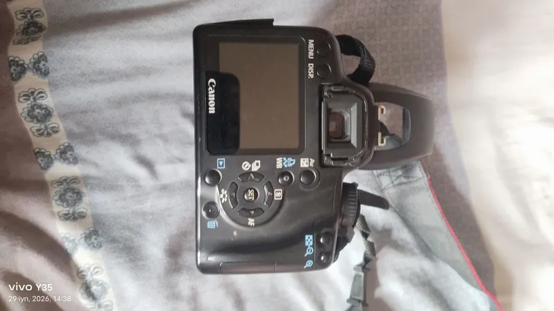 Canon EOS 1000D 1 Canon EOS 1000D 1