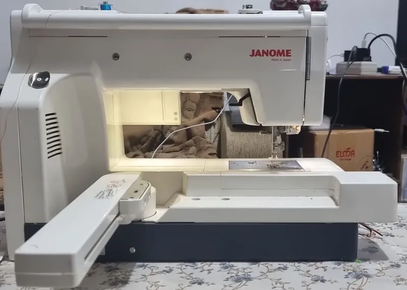 Janome Memory Craft 11000 (Компьютерная швейная машина с экраном) 5