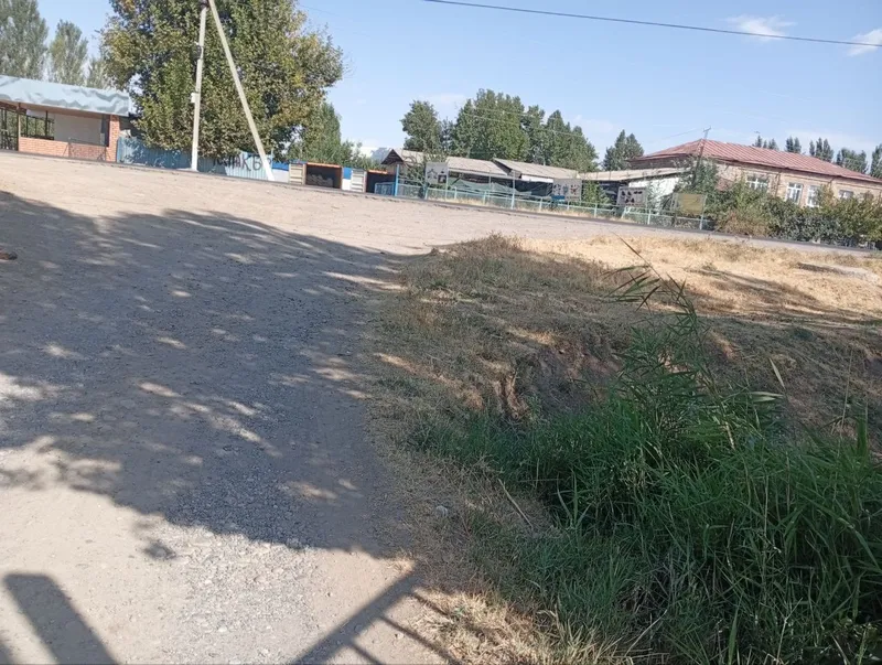 Qoshqorgon da 20 sotikli no turar bino sotiladi