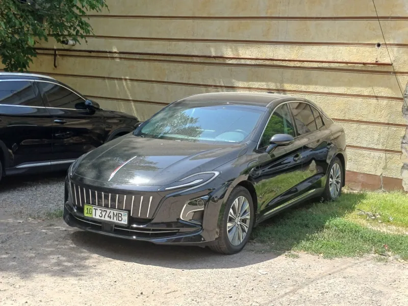 Продаётся HONGQI EQM5 2024 г электро — фото 2
