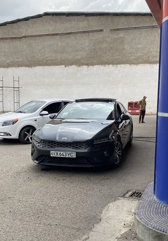 Сотилади Киа К5.