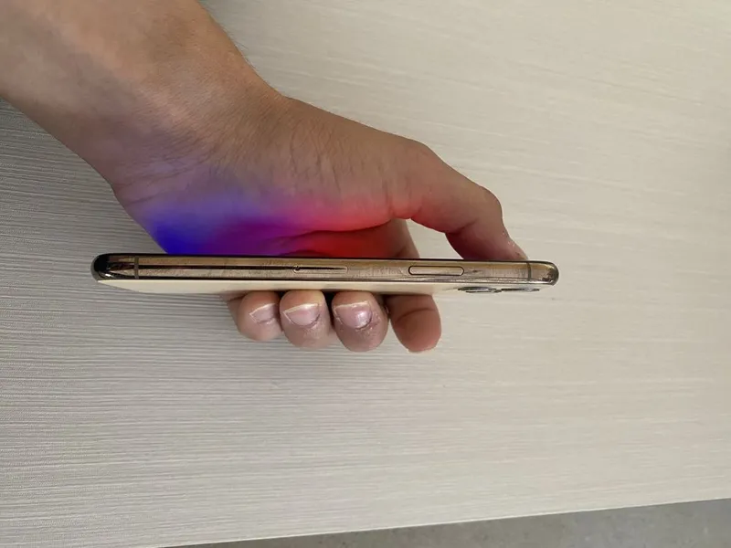 Iphoen 11pro gold karopka dakumet 6 Iphoen 11pro gold karopka dakumet 6