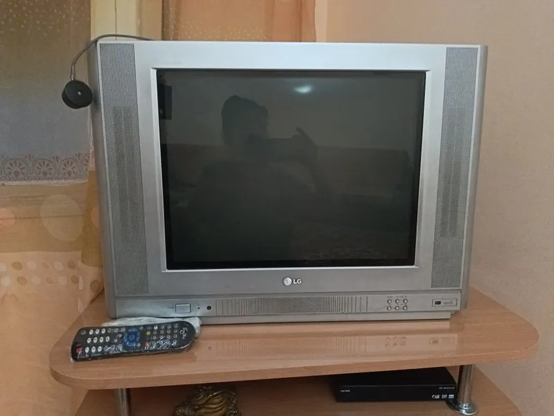 телевизор LJ. б/у