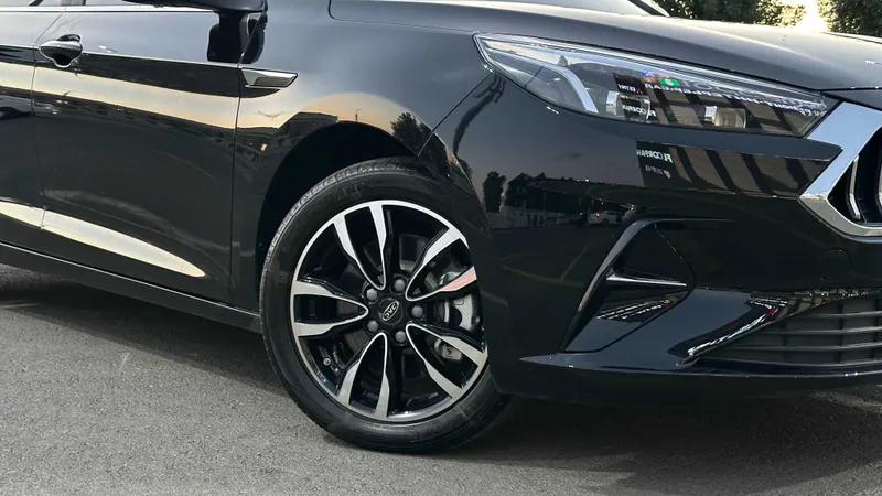 JAC J7 — замонавийлик ва услуб уйғунлиги! 3 JAC J7 — замонавийлик ва услуб уйғунлиги! 3
