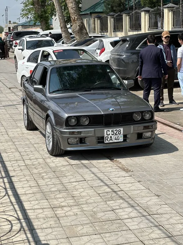 Продам BMW E30 вп m52b28ty