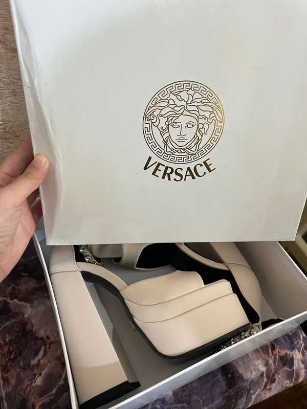 VERSACE 34 razmer 15 sm 1marta kiyilgan