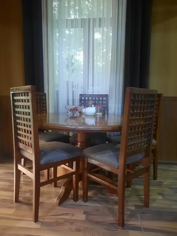 Стол со стульями