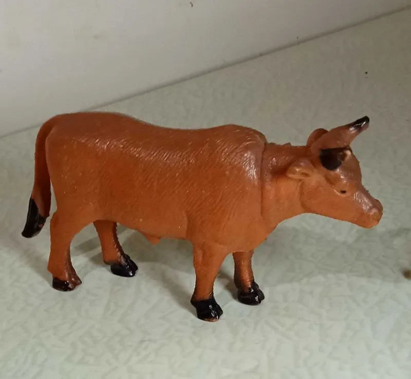Продам. Коллекционную игрушку . Бык.