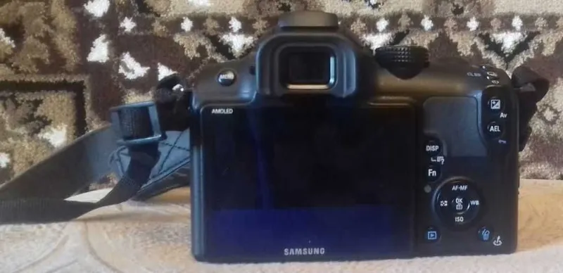 Полупрофессиональный цифровой фотоаппарат Samsung NX11 — фото 1