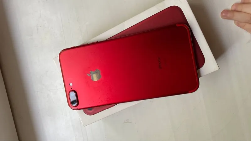 Iphone 7+ (Red product) 256gb 2 Iphone 7+ (Red product) 256gb 2