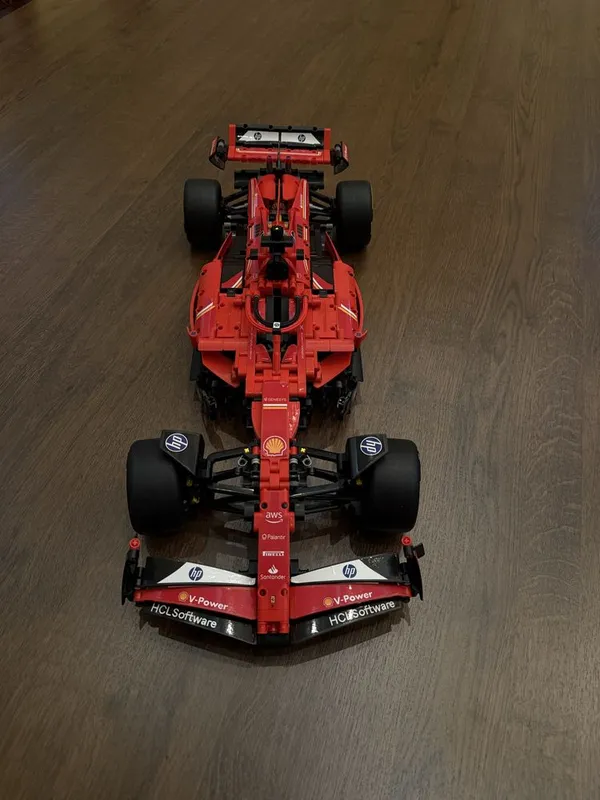 Lego фигурка FERRARI SF-24 — фото 1
