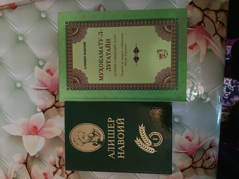 YANGI BADIIY ADABIYOT KITOBLAR SOTILADI