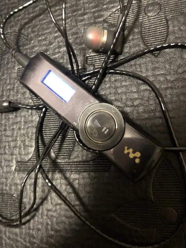 Assalom alekum Mp3 player Sotiladi Sony Walkman — фото 1
