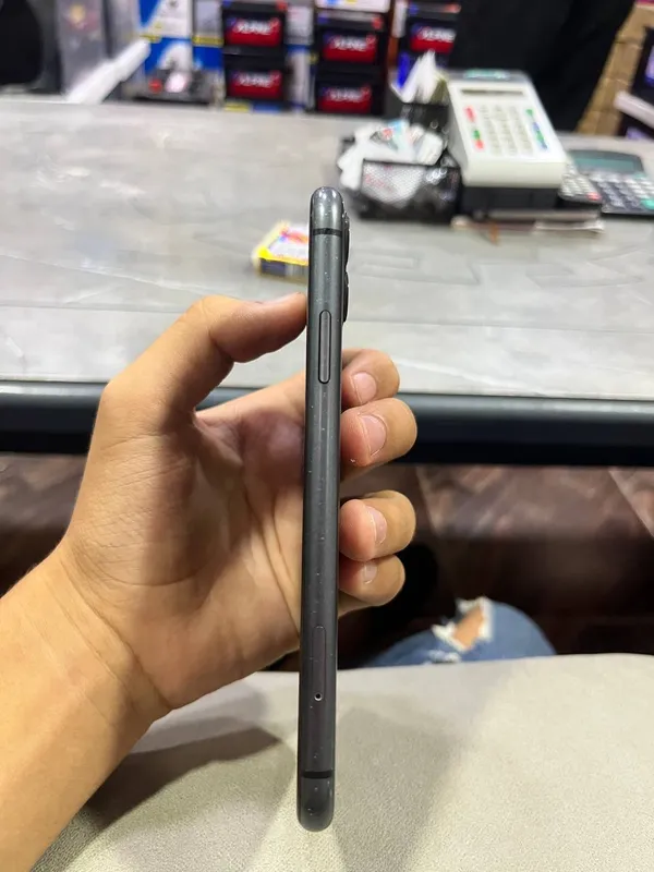 iPhone 11 4