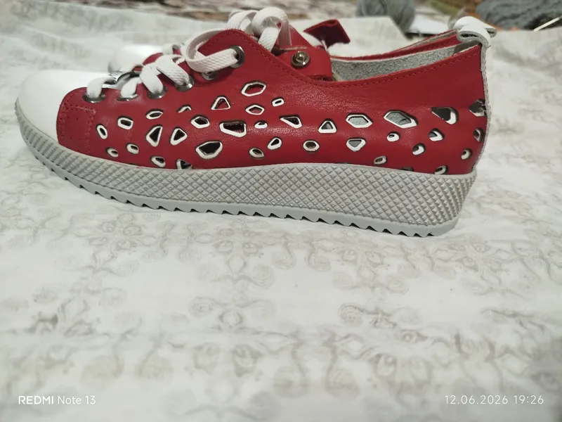Продам стильные  кеды новые.