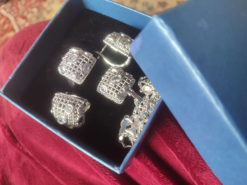 Kumush kamplekt
