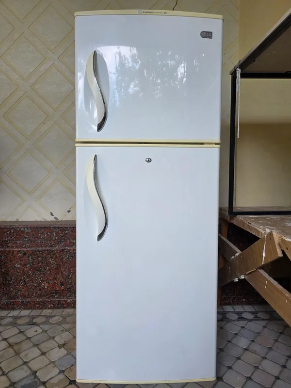 LG холодильник сотилади
