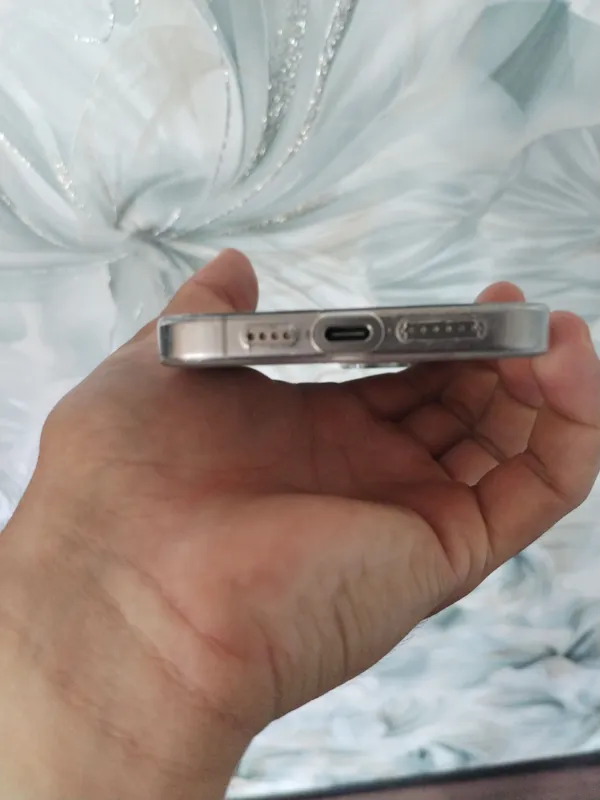 iphone 15 pro max 800$ торг есть, состояние идеальное, e sim 4
