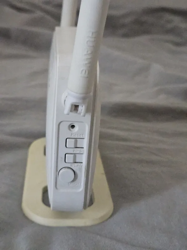 продается / sotiladi - router Huawei 2 продается / sotiladi - router Huawei 2