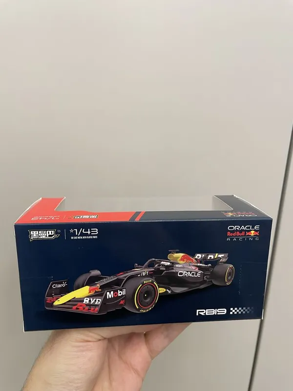 Модель Bburago F1 Red Bull в масштабе 1:43 3 Модель Bburago F1 Red Bull в масштабе 1:43 3