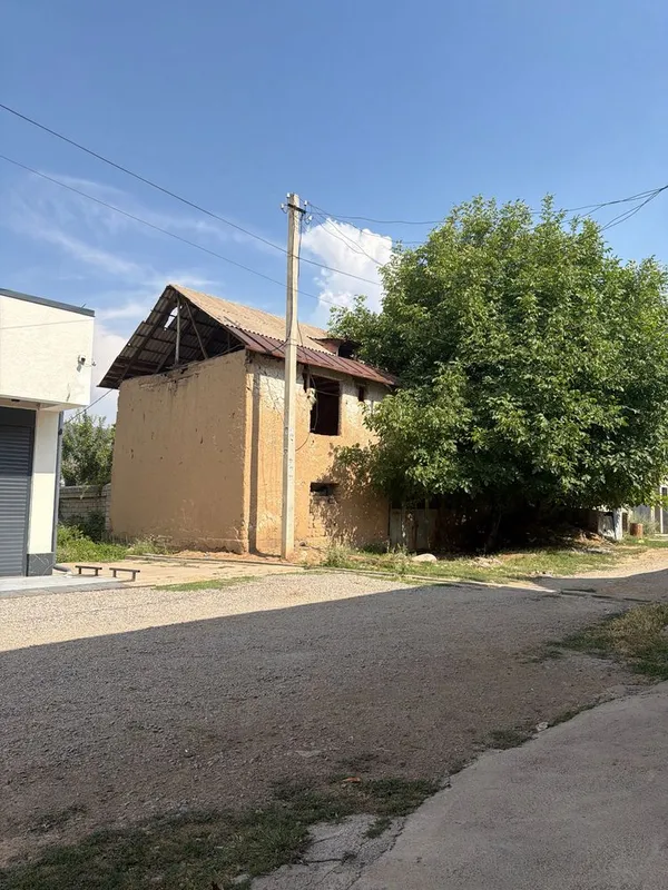 В Хумсоне в поле продаётся 8 соток земли с постройками 2 В Хумсоне в поле продаётся 8 соток земли с постройками 2