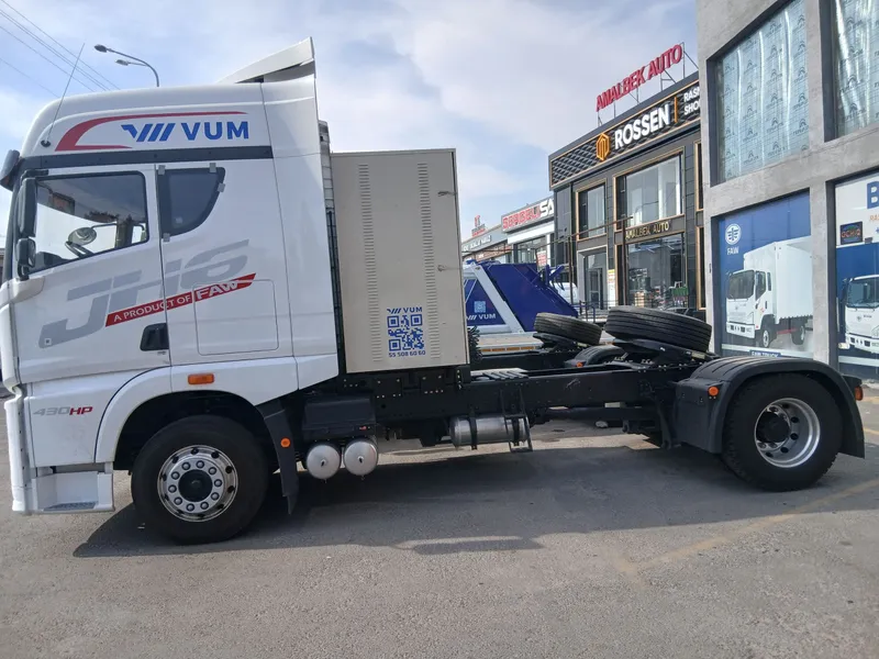 В наличии! Седельный тягач FAW JH6 4x2 CNG