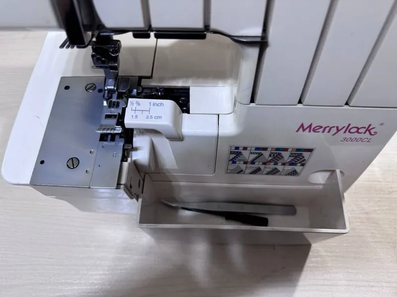 Швейная машинка Janome Marrylock 4 Швейная машинка Janome Marrylock 4