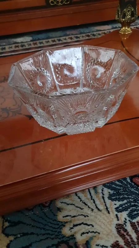 sotiladi xrustal 2 sotiladi xrustal 2