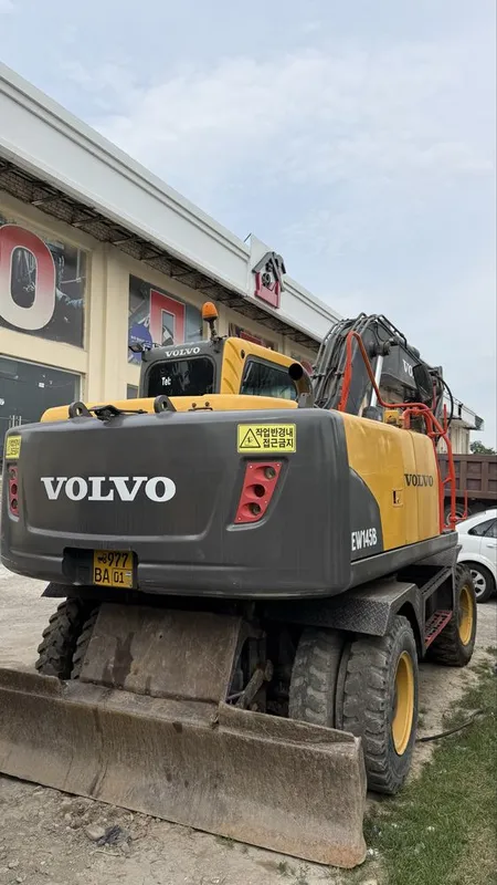 Volvo 145 sotiladi!!!