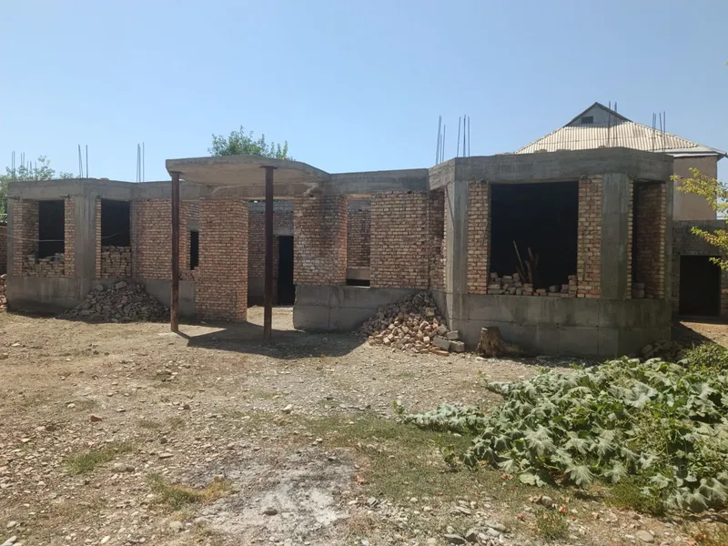 Guliston shahari Barahayot ko'chasi Boy mahallda 7 xonali 2 qavat 2 Guliston shahari Barahayot ko'chasi Boy mahallda 7 xonali 2 qavat 2