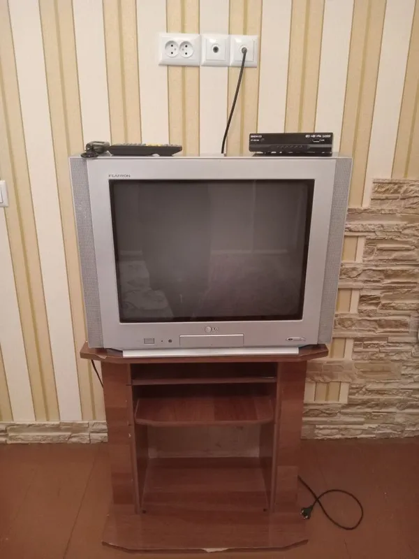 Televizor tyuneri va televizor qo'ygichi bilan birga