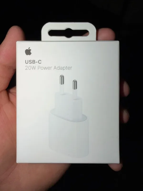 USB-C 20W Power Adapter 1 USB-C 20W Power Adapter 1