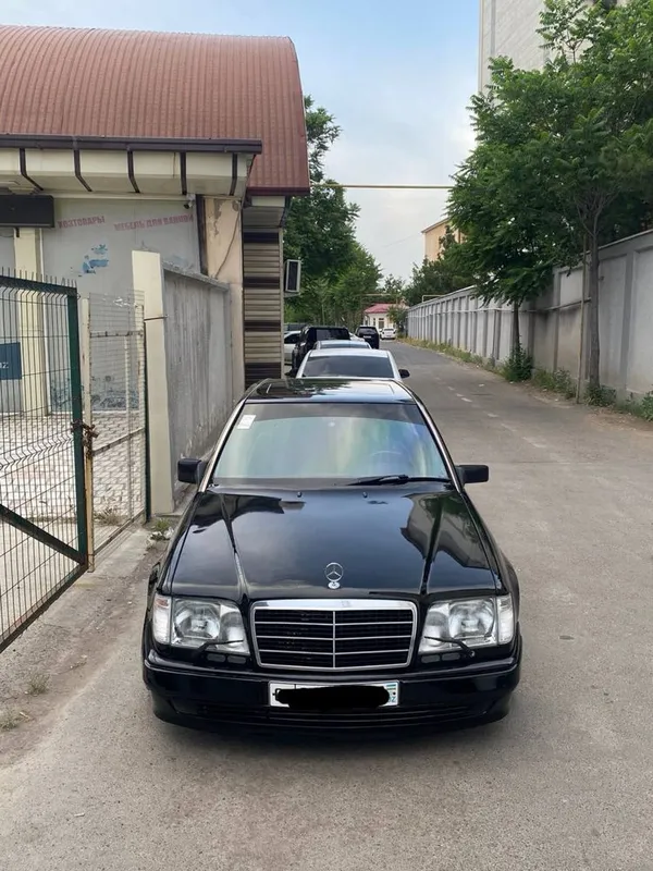 Mercedes-Benz W124 E320 «Волчок» — фото 1