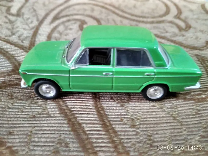 ВАЗ-2103 зеленого цвета, масштаб 1:43, игрушка, модель жигули. 5 ВАЗ-2103 зеленого цвета, масштаб 1:43, игрушка, модель жигули. 5