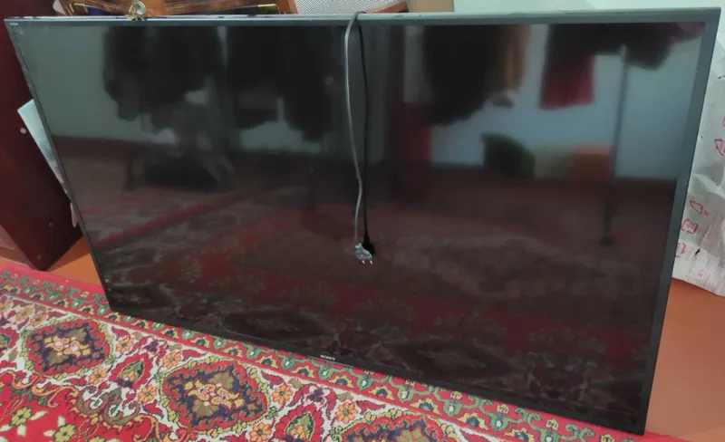 Телевизор Sony Bravia 3D KDL-60W855B (на запчасти) повреждён экран