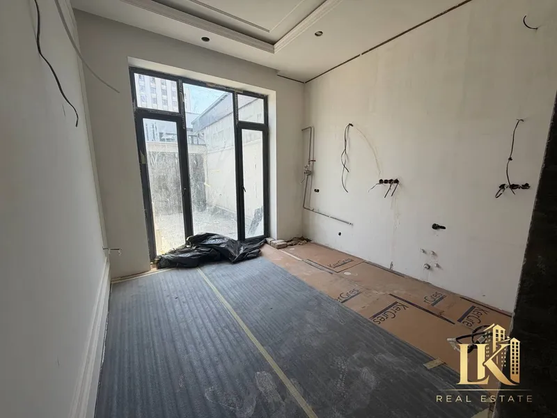 Просторный коттедж 300 м² в комплексе Alfraganus с террасой и подвалом — фото 1