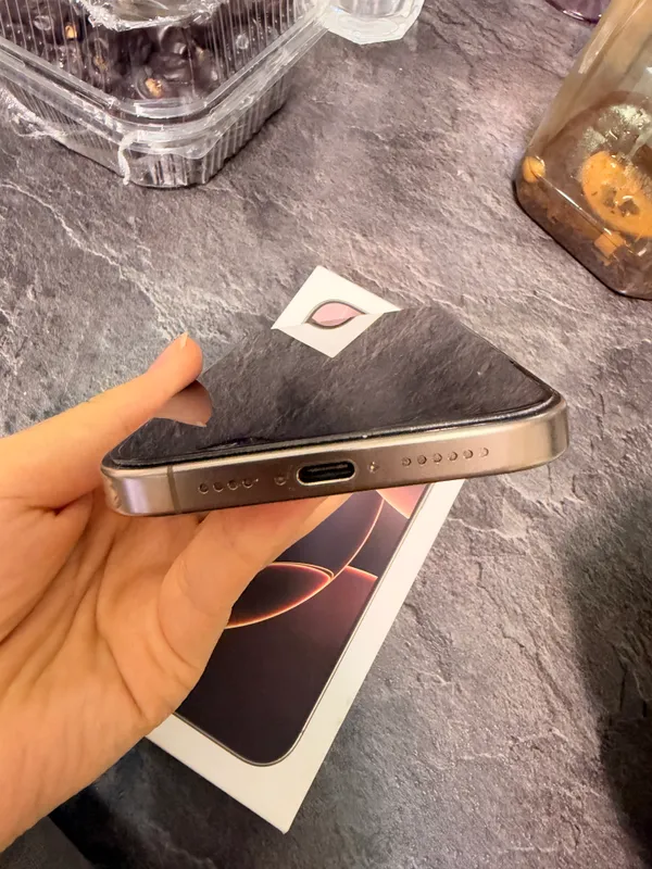 iPhone 16 Pro max 512 GB Gold 5 iPhone 16 Pro max 512 GB Gold 5