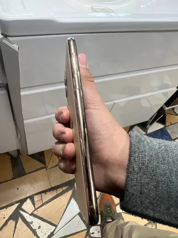 iPhone 11 Pro Max 4