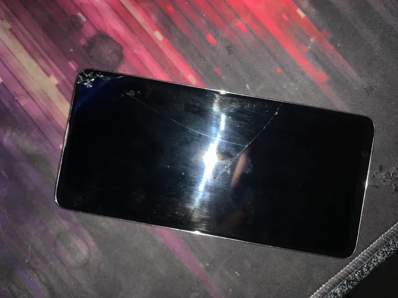 Samsung S10 SOTILADI