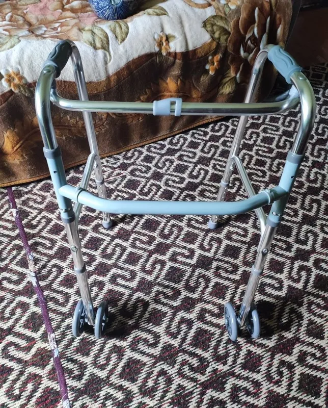 Keksalar uchun yurish moslamasi sotiladi 1 Keksalar uchun yurish moslamasi sotiladi 1