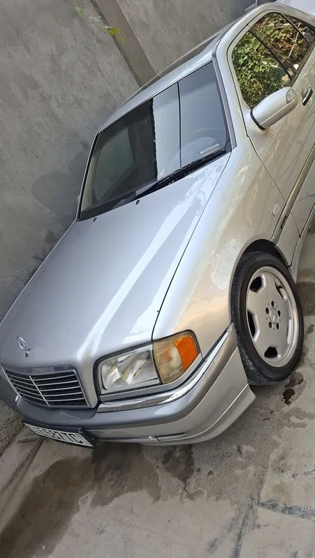 Mercedes 202 sotiladi