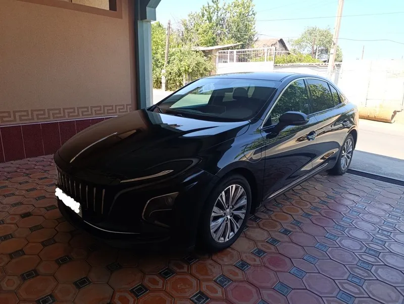 Hongqi E-QM5 Lux full pozitsiyasi 3 Hongqi E-QM5 Lux full pozitsiyasi 3