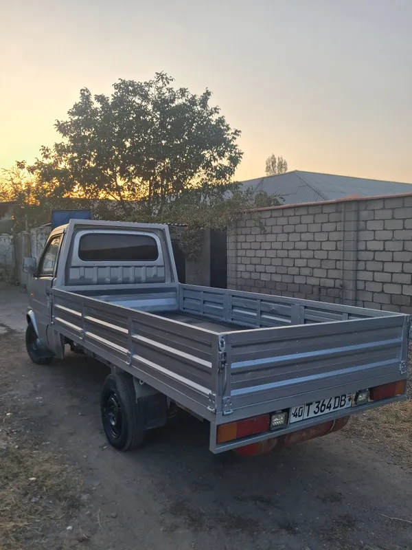 Dongfeng uchrab turadi 6