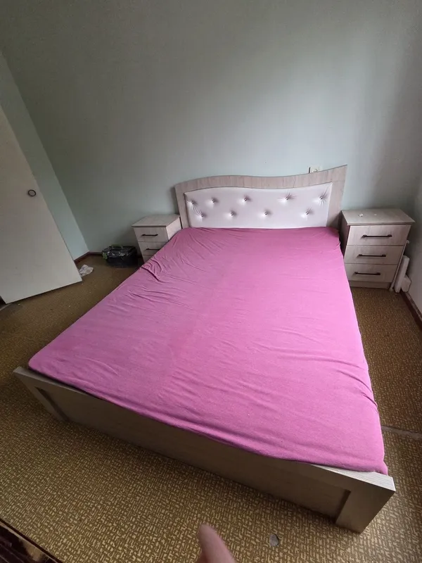 Продается Кровать с тумбами 3