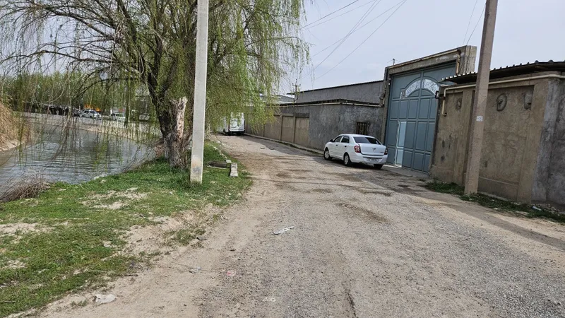 Фозиловда жой сотилади 50 сотик нотурар. Тп 630. Газ. Сув бор. 1